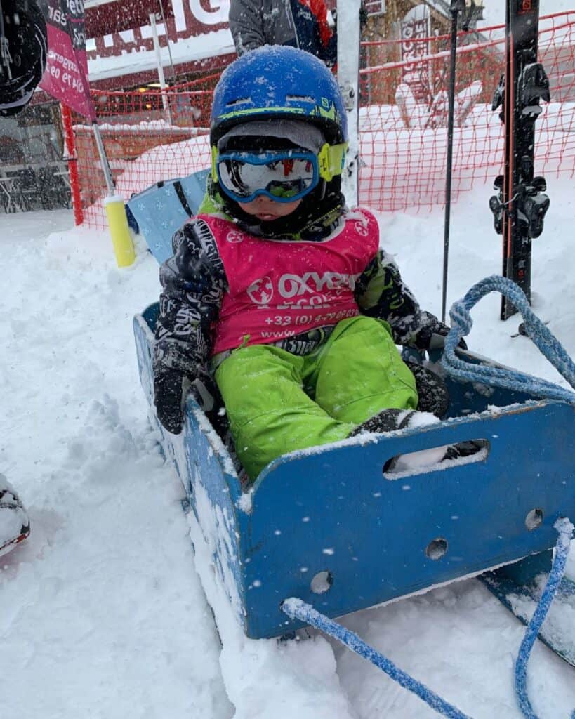 how to carry kids skis in a sledge