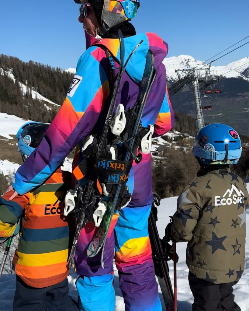 How to carry your kids skis